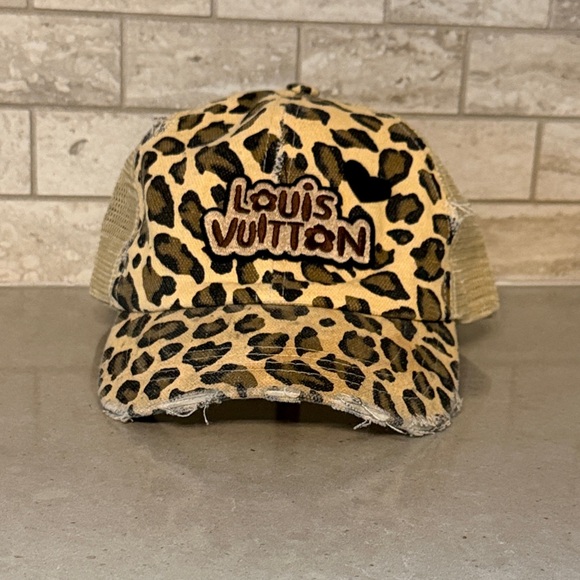 No brand Accessories - NWOT Leopard Print Mesh Trucker Hat - Tan & Black